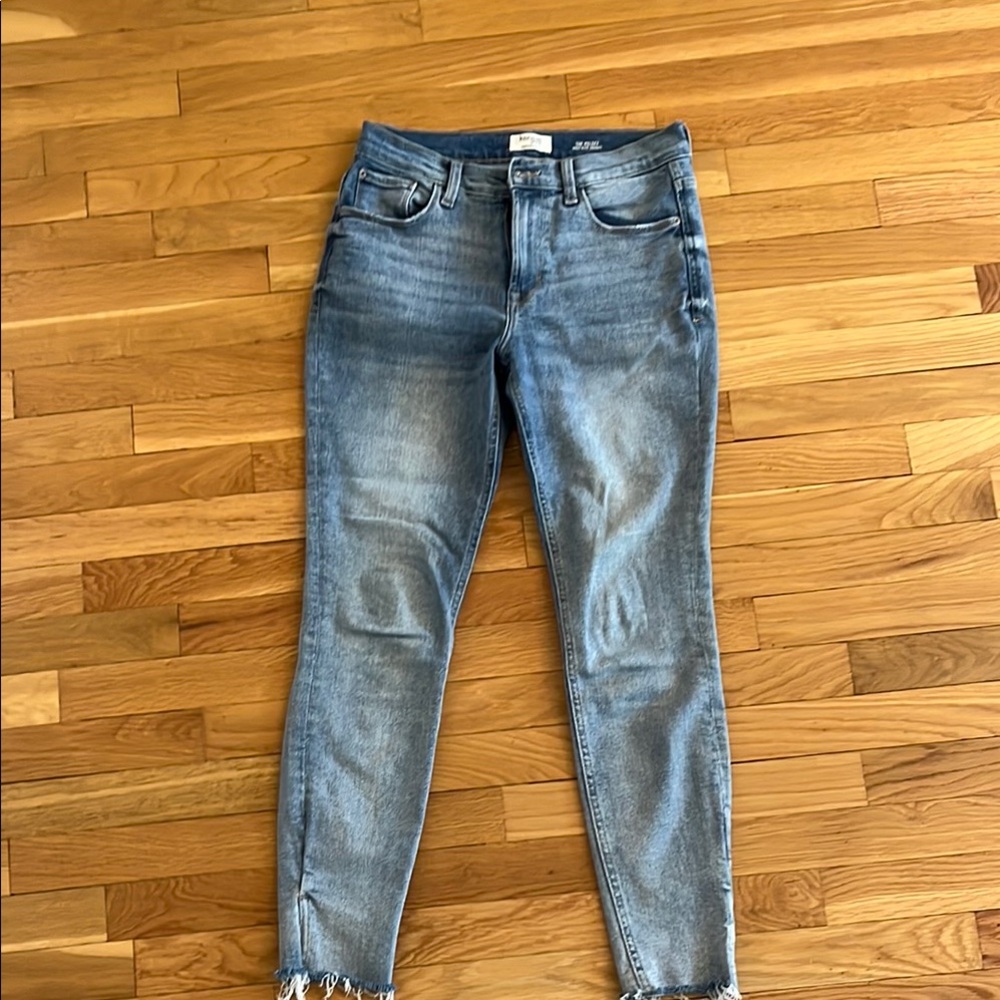 Kensie Blue Ankle Cropped Jeans with Distressed Details